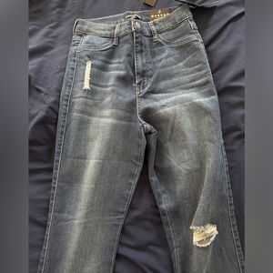FN highwaist jeans.